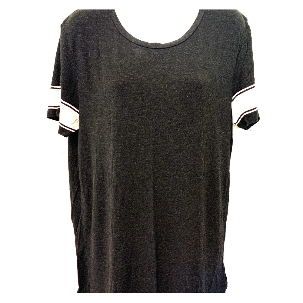 ZINE favorite T size large in women’s.